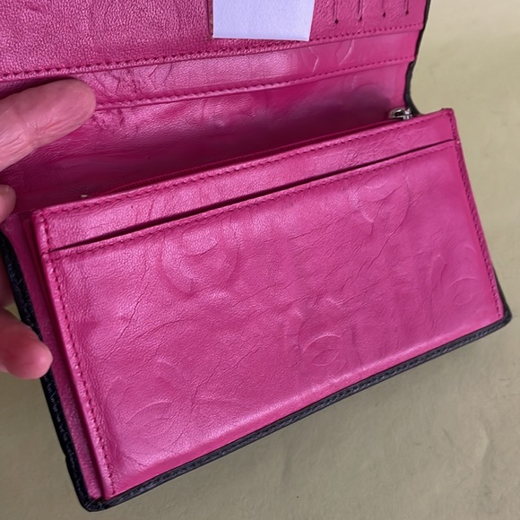 Black/pink Chanel leather large wallet